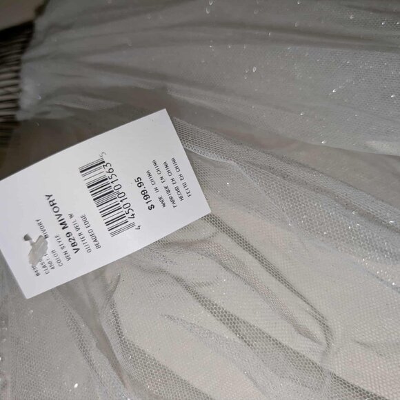 David’s Bridal Sparkle Tulle Bridal Veil with Beaded Scalloped Edge – Ivory - Picture 4 of 15